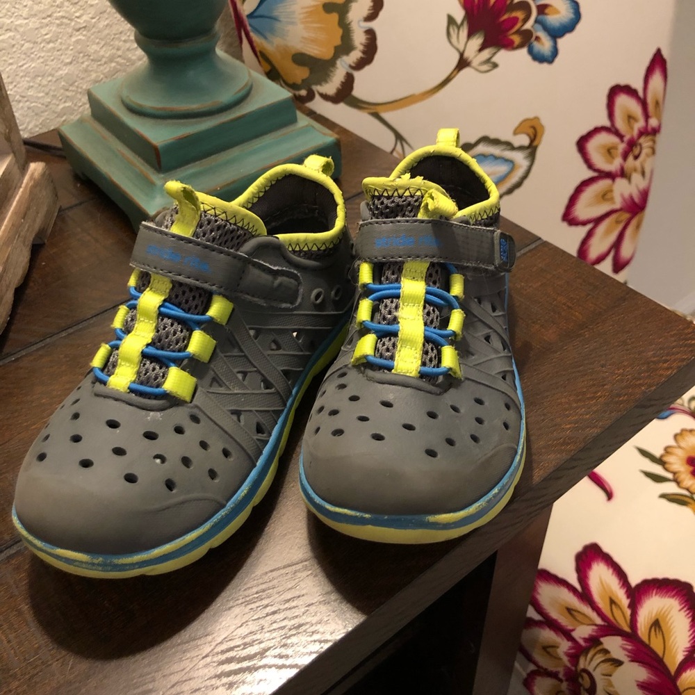 Stride Rite made2play phibian sneaker/sandal